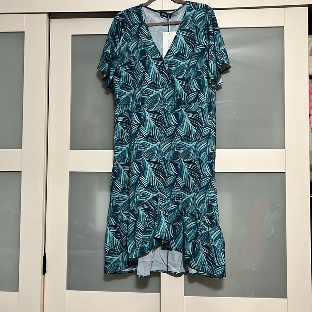 3/$25 Leaf print long dress sz 14-16